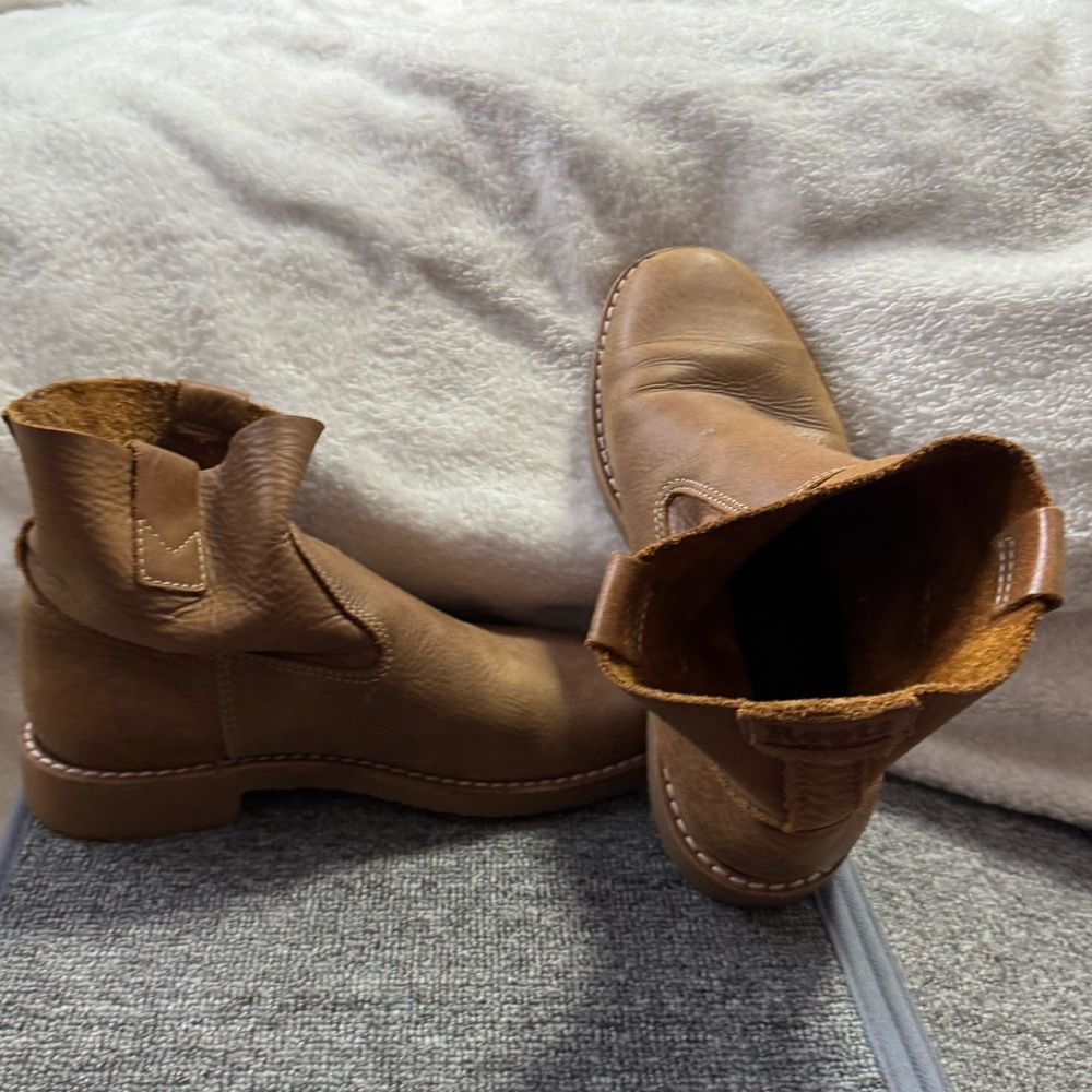 Roots Tan Suede Footwear